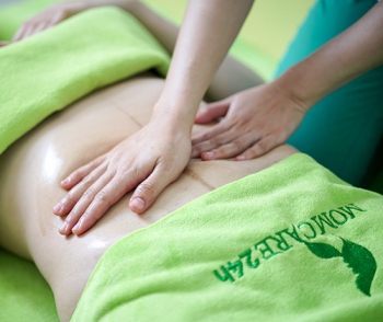 Massage bụng Y khoa đào thải sản dịch, co hồi tử cung